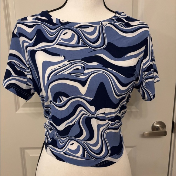 NWT blue swirl open back crop top blouse size L - Picture 2 of 12